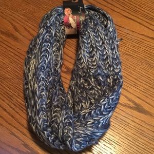 NWT Fashion Infinity Scarf‎